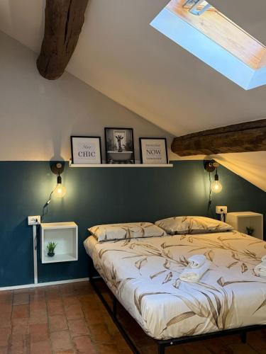 a bedroom with a large bed in a room at Appartamento centro parma con ascensore BORGO 22 in Parma