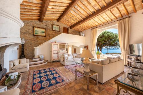 Villa Vue mer exceptionnelle golfe de saint -Tropez piscine 6ch 6 sdb 12 personnes
