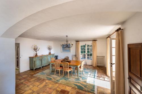 Villa Vue mer exceptionnelle golfe de saint -Tropez piscine 6ch 6 sdb 12 personnes