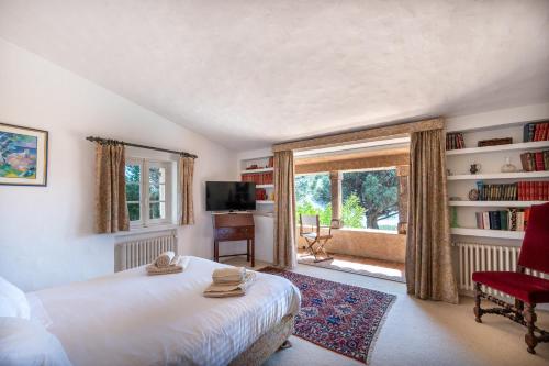 Villa Vue mer exceptionnelle golfe de saint -Tropez piscine 6ch 6 sdb 12 personnes