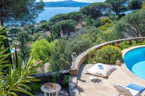 Villa Vue mer exceptionnelle golfe de saint -Tropez piscine 6ch 6 sdb 12 personnes