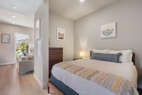 WeHo Studio w Work Setup by Anyplace - 11715, Los Angeles (preços ...