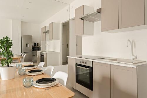 Duplex atypique Batignolles, proche Montmartre, métro à pied