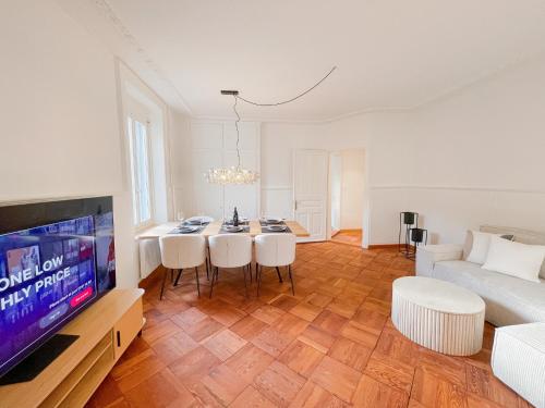 West Center 4 Bed Free Parking WiFi