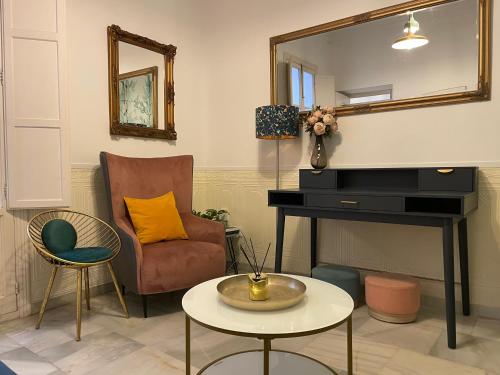 a living room with a mirror and a piano at La Casa de María Castaña in Seville