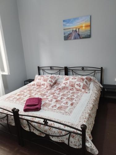 comfortable room and shared kitchen and bathroom