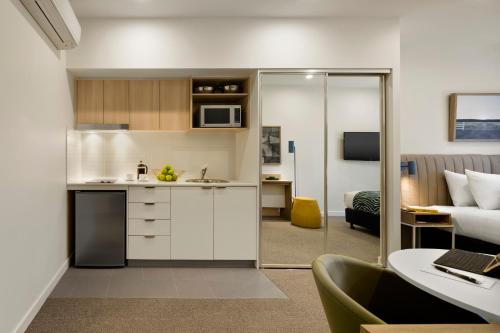 
A kitchen or kitchenette at Quest Griffith
