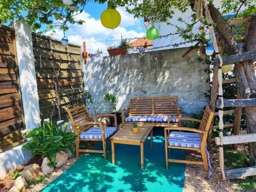 2 Bedroom Apartment Sleeps 4 -Free Parking -Garden