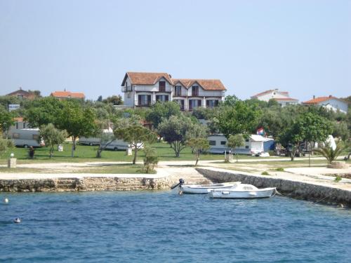 Rooms with a parking space Sveti Petar, Biograd - 25221