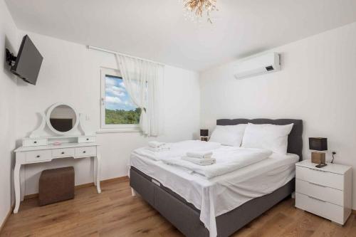 Apartment with A - C in Malinska-Insel Krk 57368