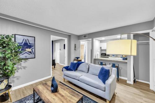 a living room with a couch and a table at BR Dallas F7 in Dallas