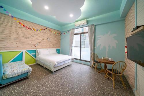 a bedroom with a bed and a tv and a table at 精彩奇寓站前電梯主題民宿走路到車站好停車 in Hualien City