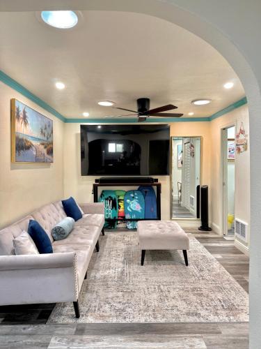 a living room with a couch and a tv at Beach Lodge in Santa Cruz