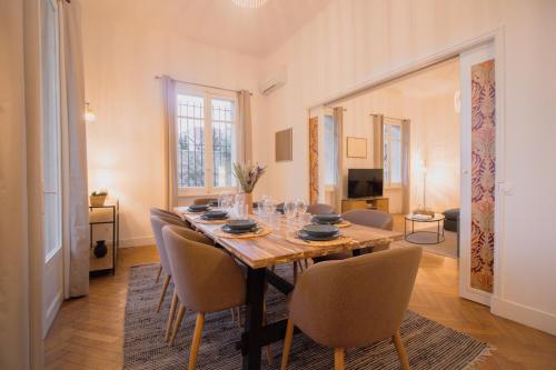 a dining room with a wooden table and chairs at Maison Vauban in Marseille