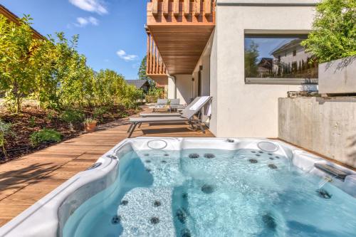 Nordic Chalet With Hot Tub In Chamonix