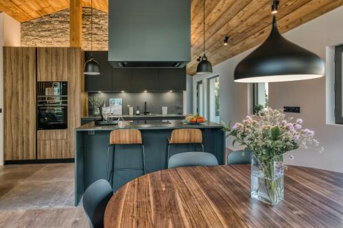 Nordic Chalet With Hot Tub In Chamonix