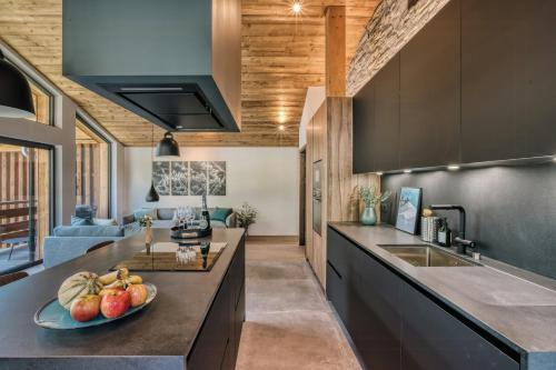 Nordic Chalet With Hot Tub In Chamonix