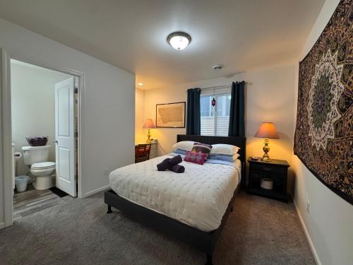 a bedroom with a bed with a teddy bear on it at Relaxing 3BR 2 En Suites, Bikes & Helmets in Sheridan