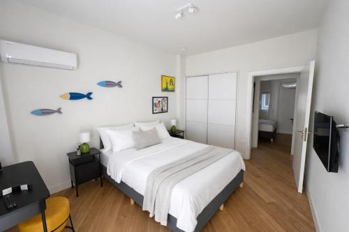 Central Luxury 2BR Stay Walk to Sea WiFi