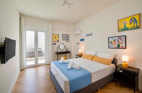 Central Luxury 2BR Stay Walk to Sea WiFi