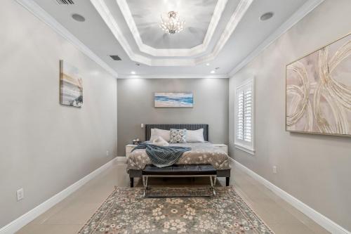 a bedroom with a bed and a coffered ceiling at 3br,3ba home near Downtown and Airport, Walk to the Stadium in Tampa
