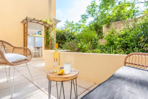 Le Regimbaud - OFFRE SPÉCIALE du 1er au 4 MAI - Ideal Famille - Amis - PRO - Terrasse - Calme - Lumineux - WIFI - Jardin - Plage à 2km - Proche Centre Ville, Gare, Commerces - Parking Privé & GRATUIT