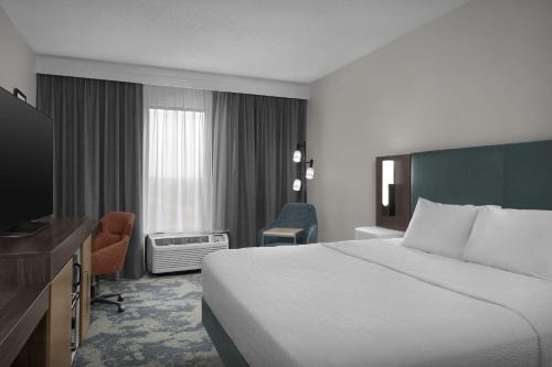 a hotel room with a bed and a television at Hampton Inn & Suites Greenville/Spartanburg I-85 in Duncan