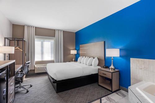 a hotel room with a bed and a bathroom at Comfort Inn & Suites Harrisburg-Hershey North in Manor Acres