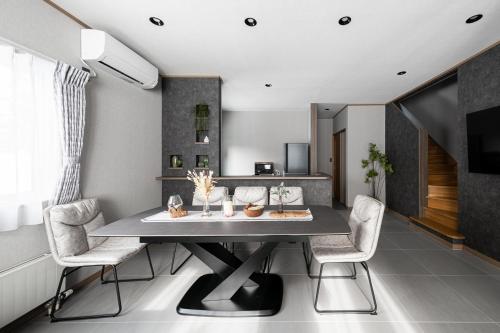 a dining room with a table and chairs at THE CITYSCAPE in Kita-sanjō