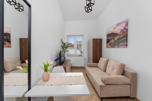 Aleja 29 Listopada Cozy Studio by BookingHost