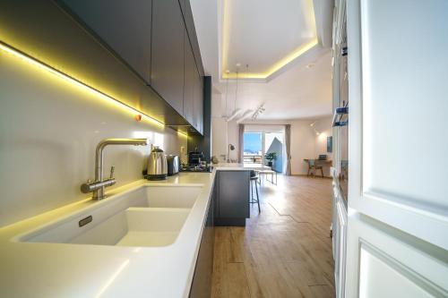 Eleni's Sea & The City - Central - 300m from Beach