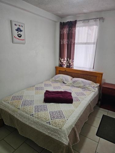 a bedroom with a bed with a quilt on it at Apartamento 9 Tec in Cartago