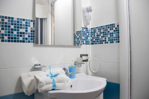 a bathroom with a white sink and a mirror at B & B Victoria in Pompei