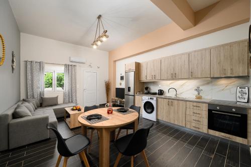 Petros & Eirini Home