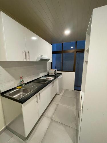Apartamento con jardín y pequeña piscina privada para refrescarse