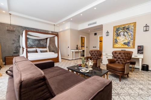 a living room with a couch and a bed at Hotel Helvecija 1880 in Vršac