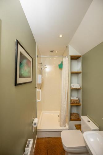 a bathroom with a tub and a toilet and a sink at Firhurst in Aboyne