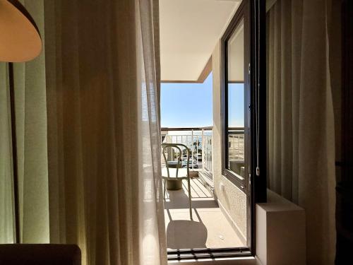 Madeira Bliss II Prime Location with Pool and Parking
