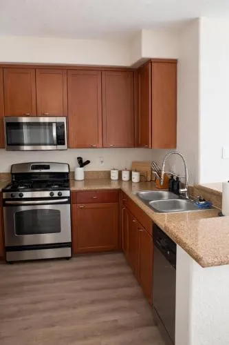Modern 1 & 2 Bedroom Apartments Near Venice & MDR with Pool Gym & Cinema photo 7