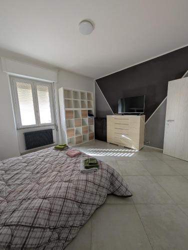 a bedroom with a bed and a tv in it at Dietro l'Angolo in Millesimo
