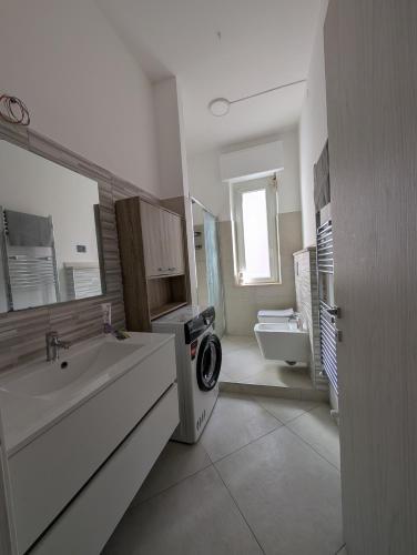 a bathroom with a washing machine and a sink at Dietro l'Angolo in Millesimo