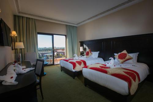 Un ou plusieurs lits dans un hébergement de l'établissement Ennakhil Marrakech Hotel & SPA