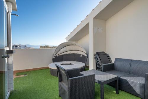 Luxury Penthouse Oasis - Sea View & Terrace
