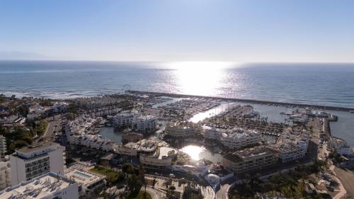 Luxury Penthouse Oasis - Sea View & Terrace