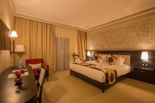 Un ou plusieurs lits dans un hébergement de l'établissement Ennakhil Marrakech Hotel & SPA