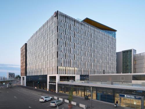 Clarion Hotel Helsinki Airport — Facade/entrance