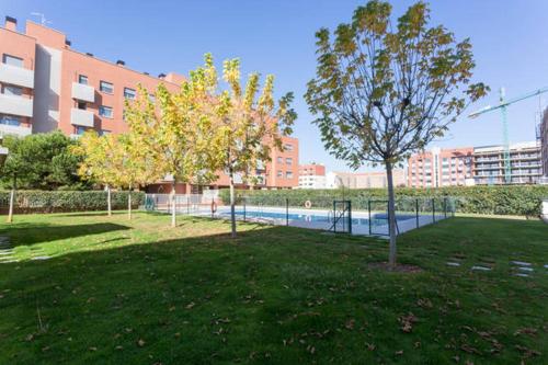 Apartamento Medrano PISCINA AIRE ACONDICIONADO terraza y 5 minutos del centro en coche ideal para mascotas