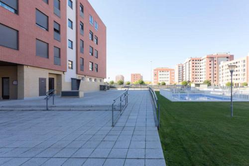 Apartamento el Parque AIRE CONDICIONADO PISCINA terraza con vistas montaña entorno tranquilo ideal mascotas