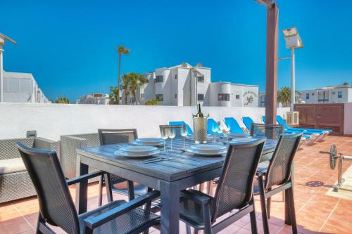 Villa El Rincon - Pool and BBQ - 5min from the Beach By Lanzarote Vacation Homes