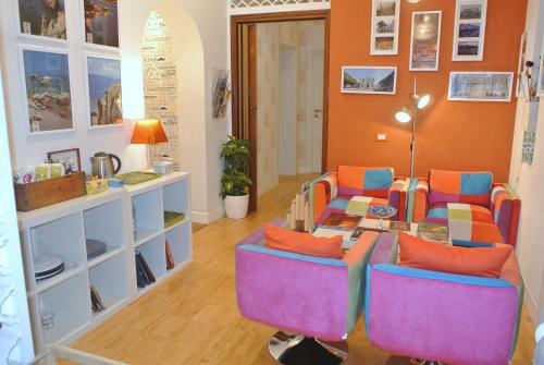 a living room with two chairs and a table at B&B Pellicano Guest House in Reggio Calabria